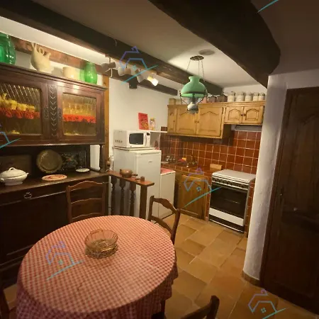 Casa de Férias Jolie Maison Au Coeur De Tropez *