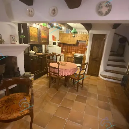 Casa de Férias Jolie Maison Au Coeur De Tropez *